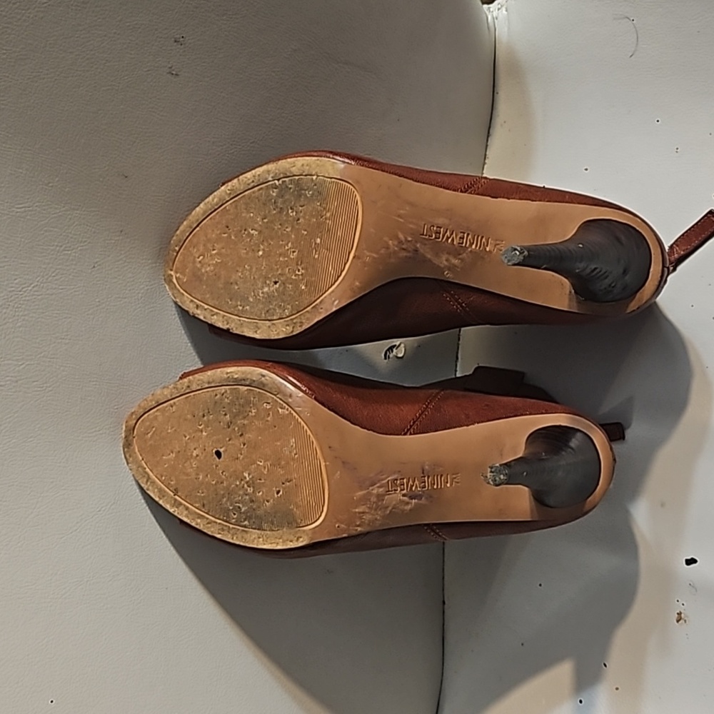 Shoes - Picture 5 of 6